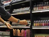 Estée Lauder Cuts Revenue Outlook on China Weakness