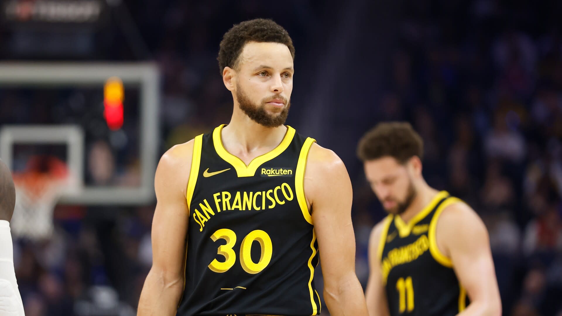 Report: 'Everyone but Steph Curry is on the table' as Warriors approach trade deadline.