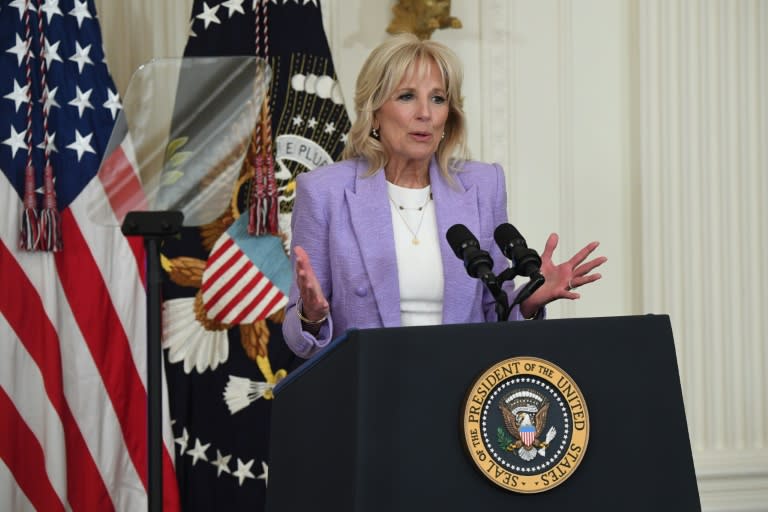 Jill Biden se întâlnește cu refugiați ucraineni într-o călătorie în Slovacia și România