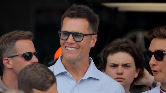 Tom Brady agrees reported $375m deal to join Fox Sports on