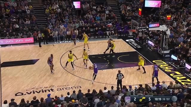 Kessler Edwards with a dunk vs the Utah Jazz