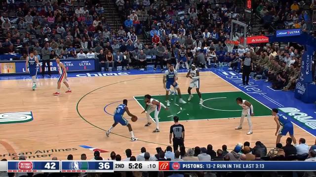 Tim Hardaway Jr. with a 2-pointer vs the Detroit Pistons