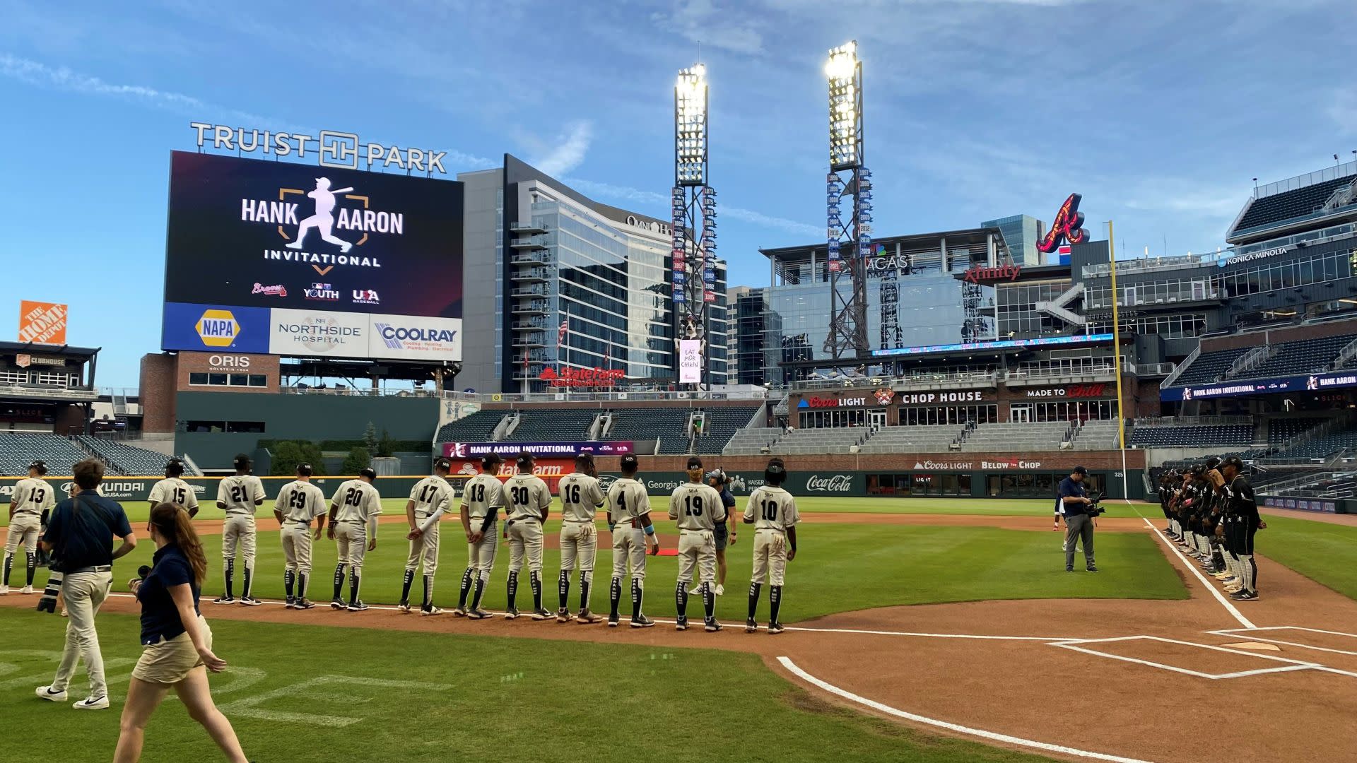 Hank Aaron Offers Platform For Young Black Baseball Players - Fair360