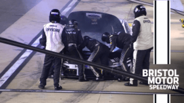 Watch No. 10 pit crew go to work to fix oil-line break