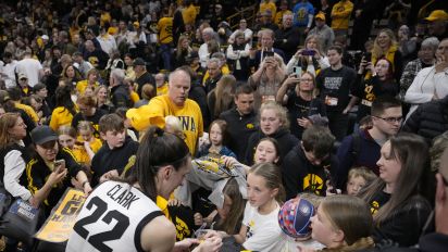 Yahoo Sports - Clark is a natural in the spotlight, but coach Lisa Bluder's deference to the superstar makes Iowa's situation more unique than most as the women's game grows bigger than