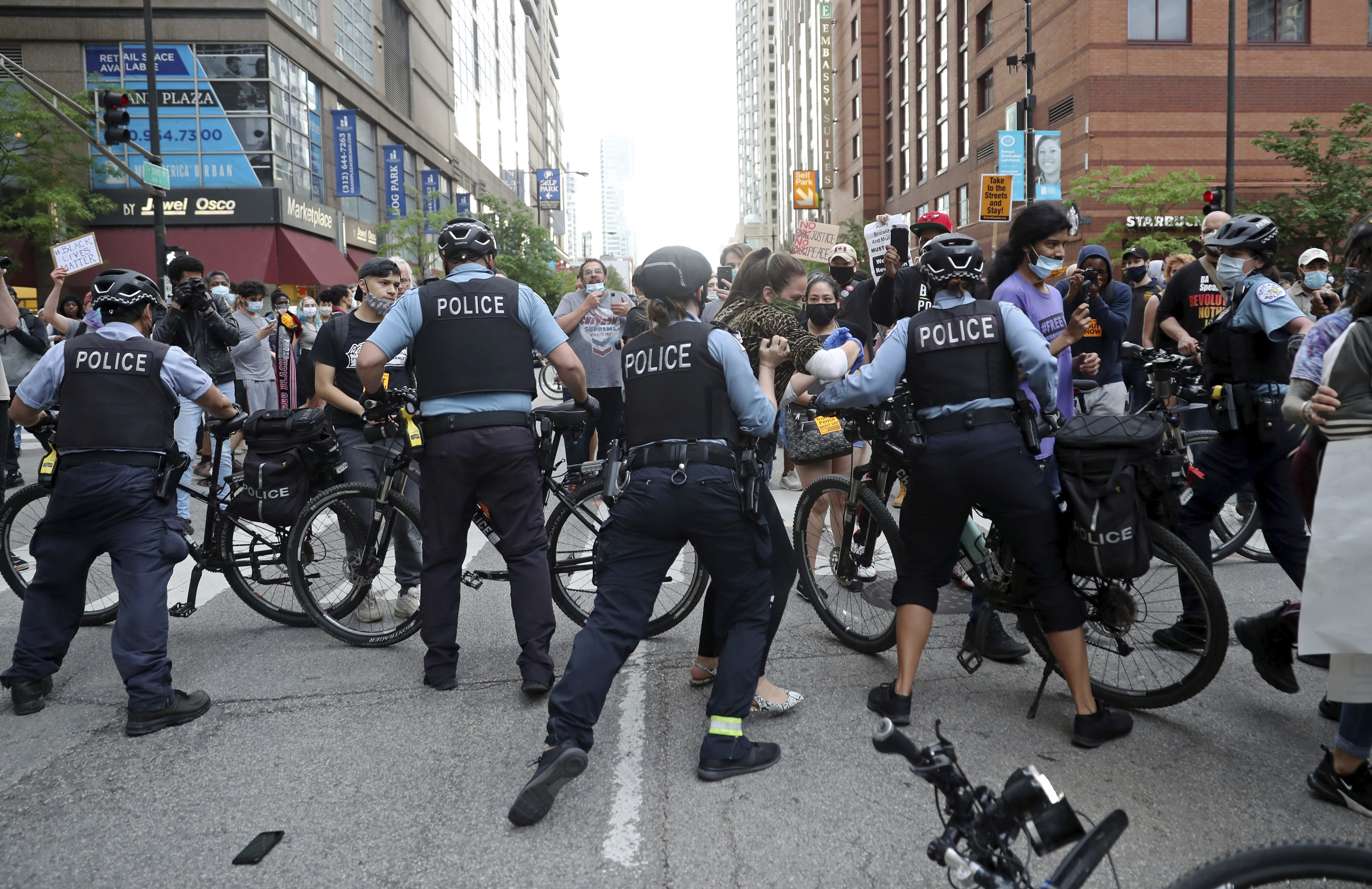 Squad cars damaged, protesters struck with batons in Chicago