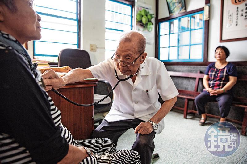 【全台最老醫生1】97歲還在行醫 「退休老校長是我接生的」 - Yaho