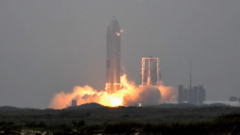 SpaceX SN15 starship prototype liftoffs from the company's starship facility in Boca Chica, Texas, U.S. May 5, 2021. REUTERS/Gene Blevins