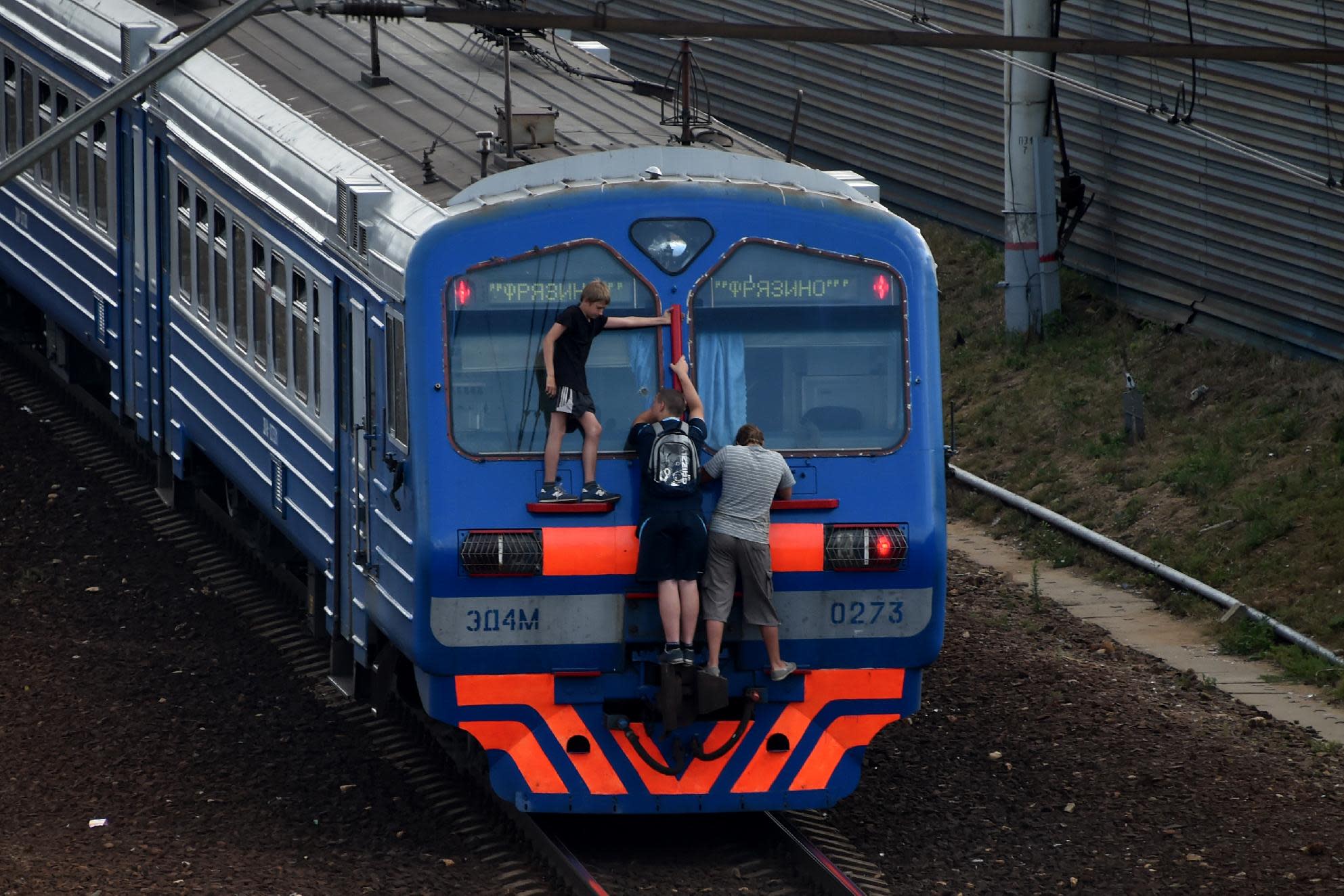 Дополнения электричек. Езда на электричке. Электропоезда за границей. Поезд ездит. Поезд на электричестве.