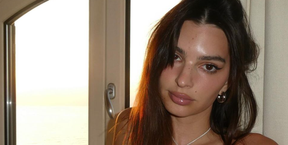 Emily Ratajkowski debuts the biggest hairstyle we’ve ever seen