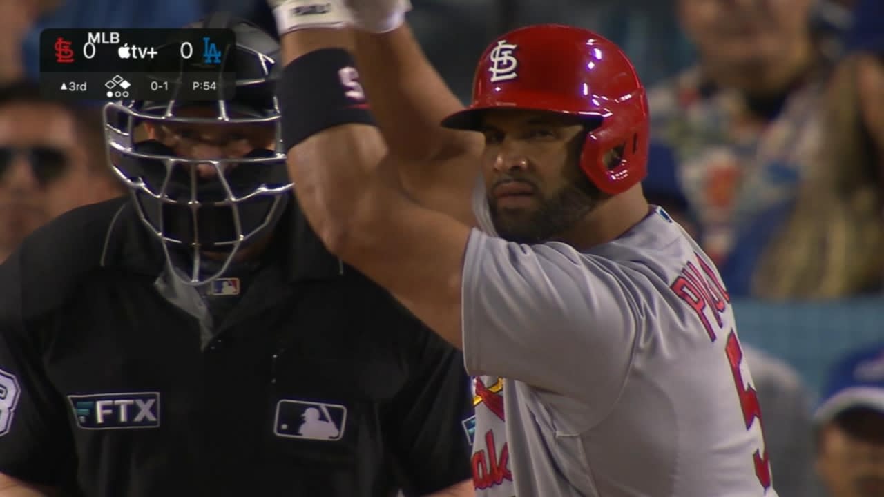 Cardinals' Albert Pujols bashes 2 homers, reaches 700 for career 