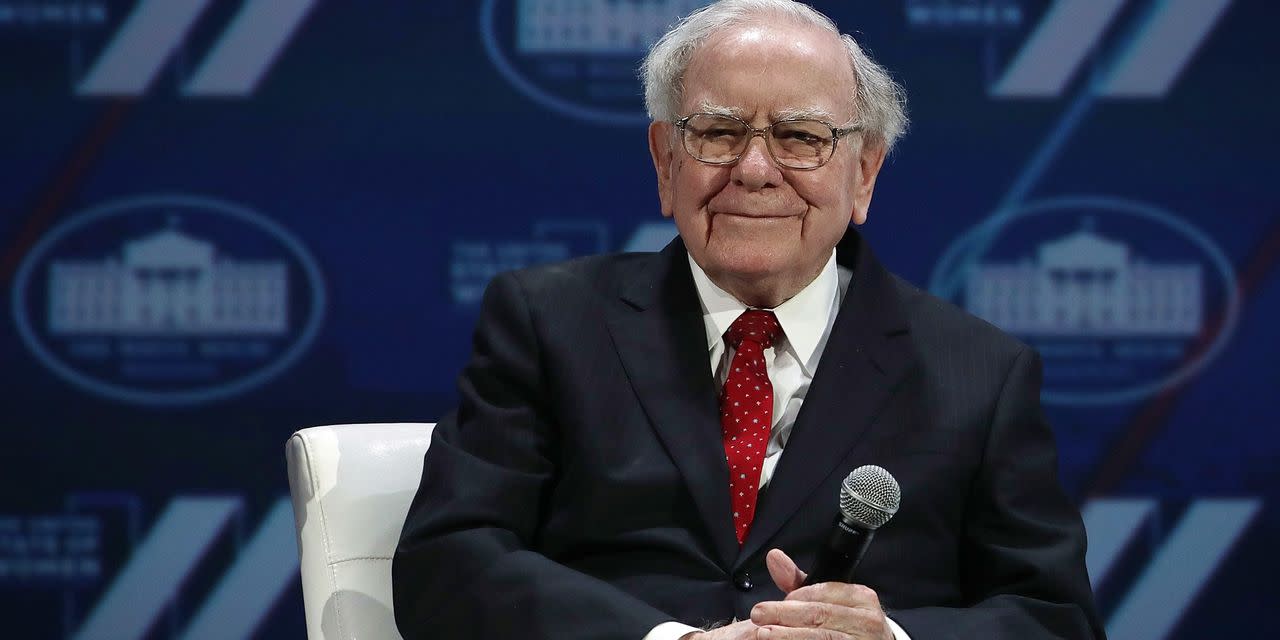 5 things Warren Buffett does to save money — that you should too