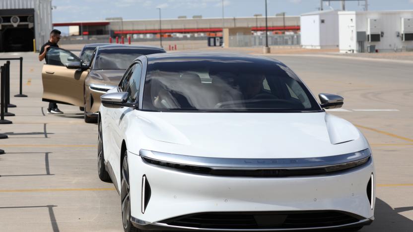 People test drive Dream Edition P and Dream Edition R electric vehicles at the Lucid Motors plant in Casa Grande, Arizona, U.S. September 28, 2021.  REUTERS/Caitlin O'Hara