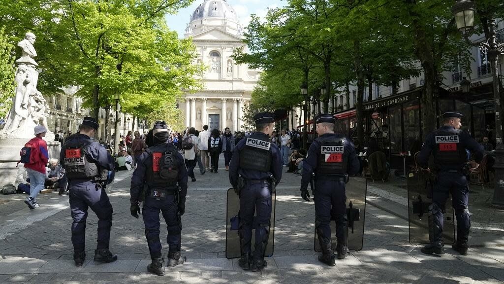 Les opposants au plan d’extrême droite français protestent alors que la campagne électorale débute la semaine dernière