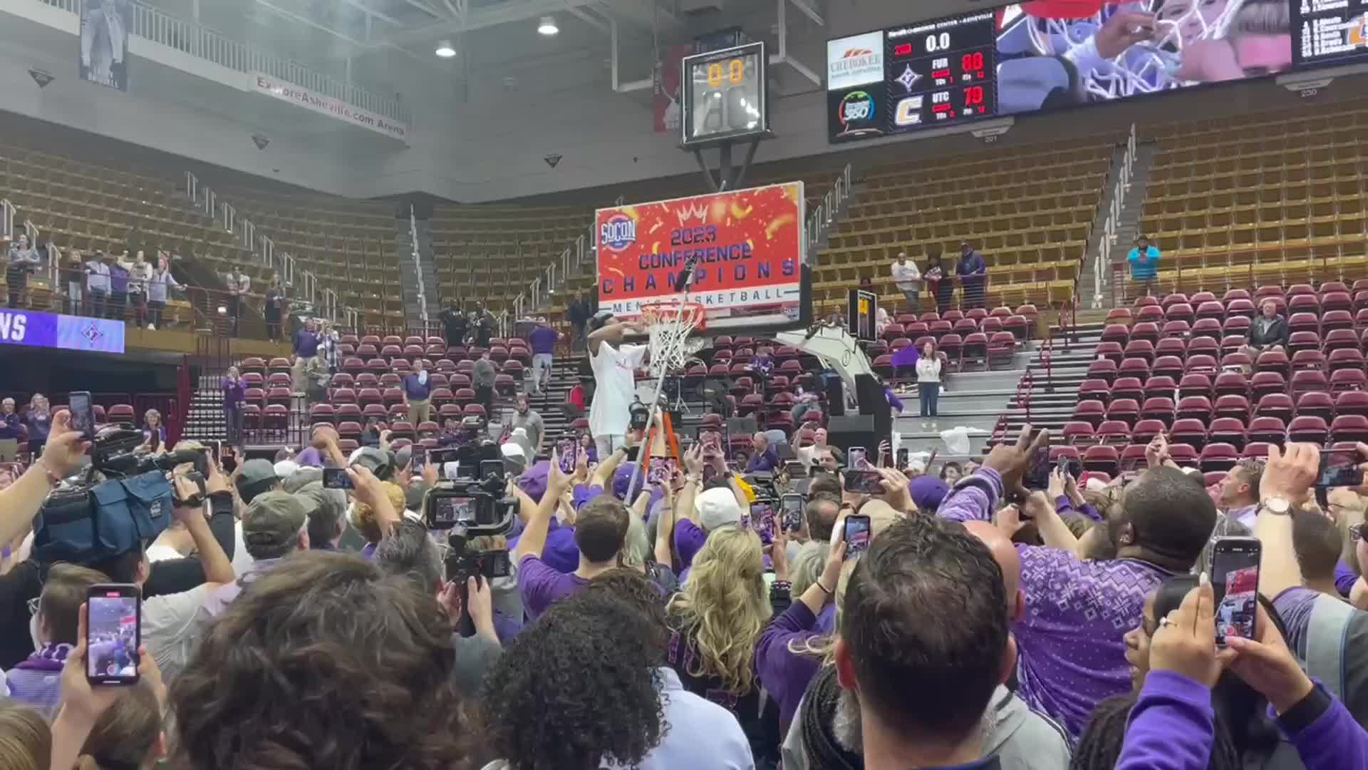 Chattanooga punches ticket to NCAA Tournament on OT game-winning