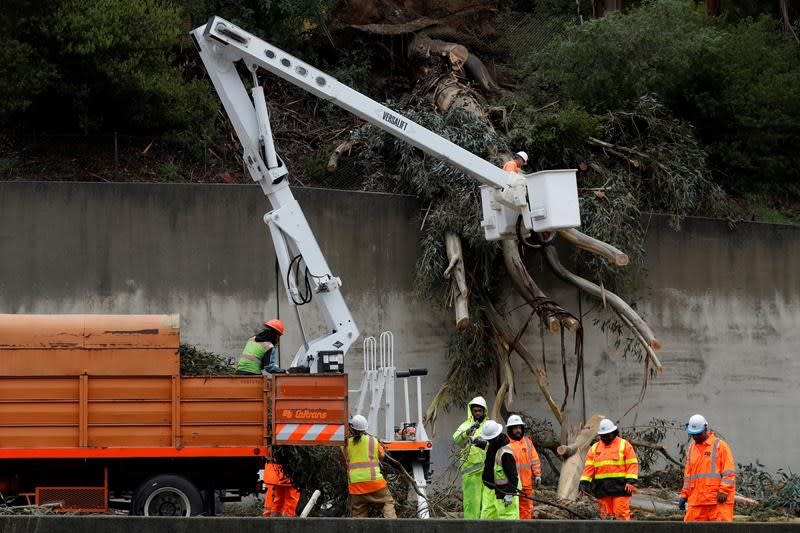 2 morti in un’auto sommersa mentre si diffondeva la paura di una tempesta in California