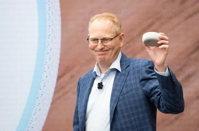 Dave Limp, senior vice president of Amazon devices, announces the new Echo Dot at The Spheres in Seattle on September 20, 2018. - Amazon weaves its Alexa digital assistant into more services and devices as it unveiles new products powered by artificial intelligence including a smart microwave and dash-mounted car gadget. (Photo by Grant HINDSLEY / AFP)        (Photo credit should read GRANT HINDSLEY/AFP via Getty Images)