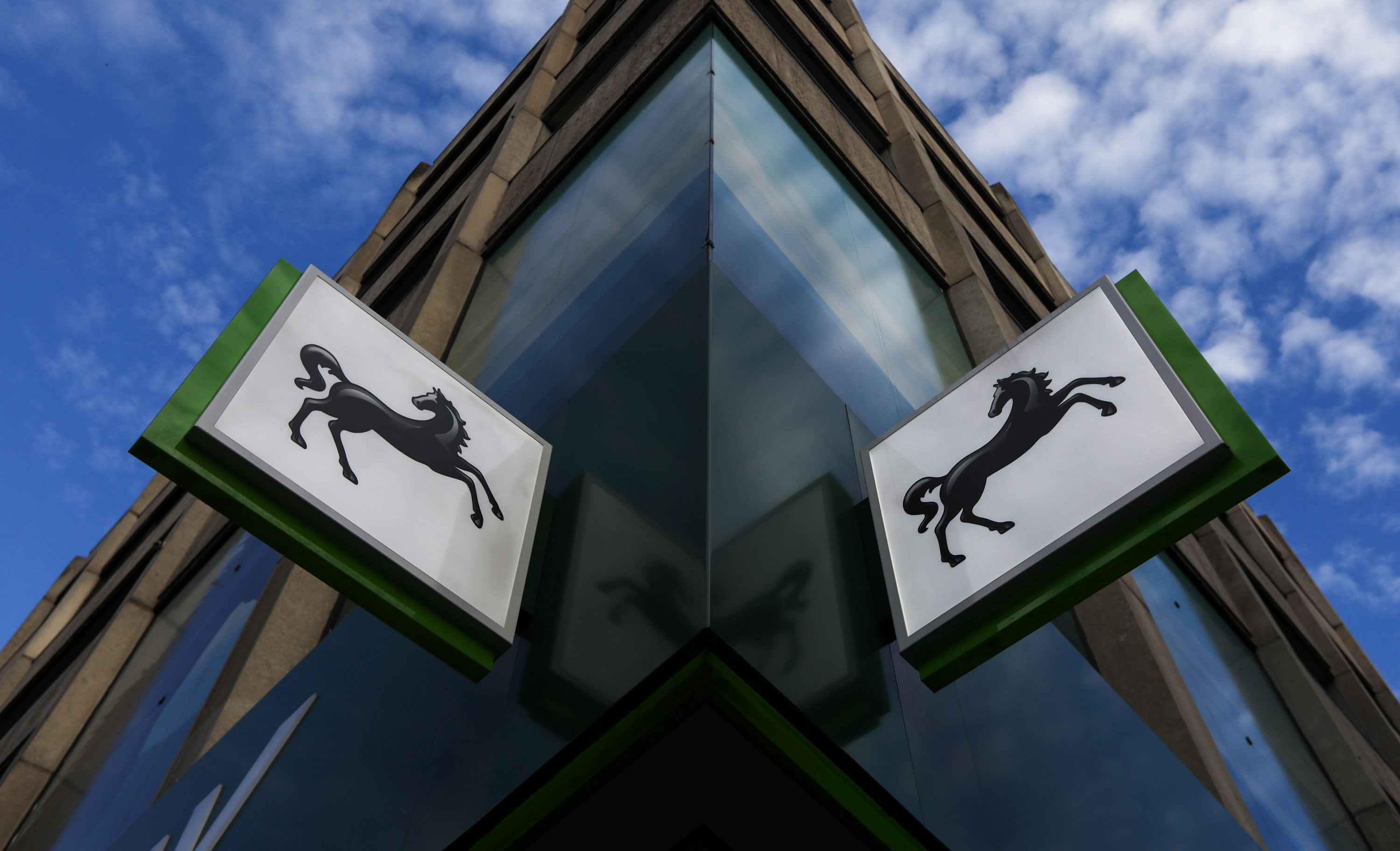 Lloyds Books 1.4 Billion-Pound Charge and Scraps Targets - Yahoo Finance