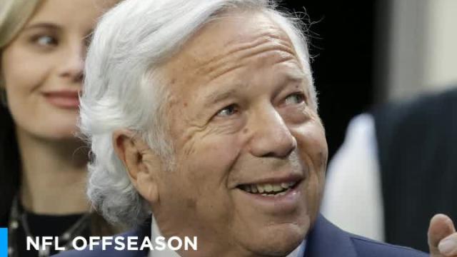 Report: Patriots owner Robert Kraft visits Meek Mill in prison