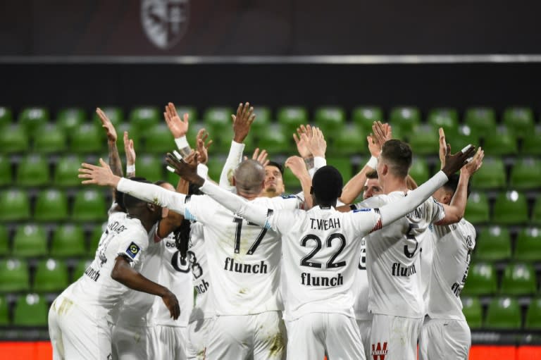 Lille a une avance de six points en championnat français grâce au doublé turc