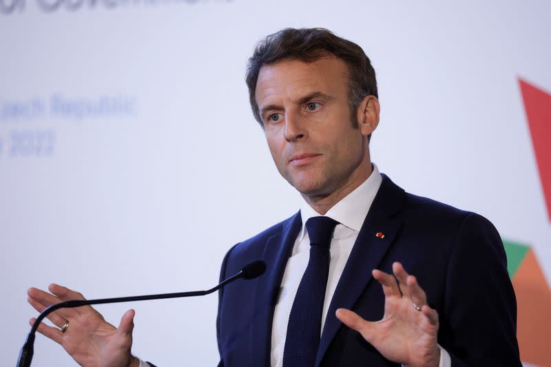 Macron dice que discutirá el gasoducto de los Pirineos con España la próxima semana
