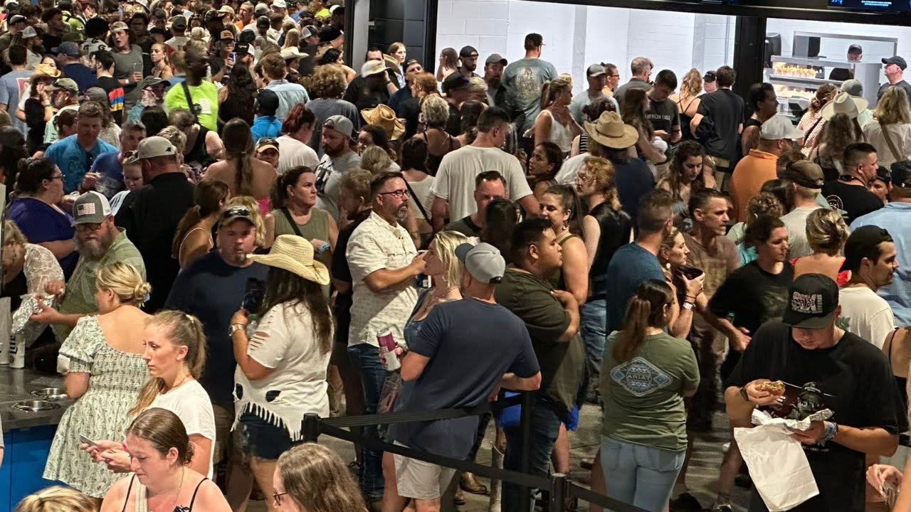 Weather impacts Luke Combs concert at Bank of America Stadium