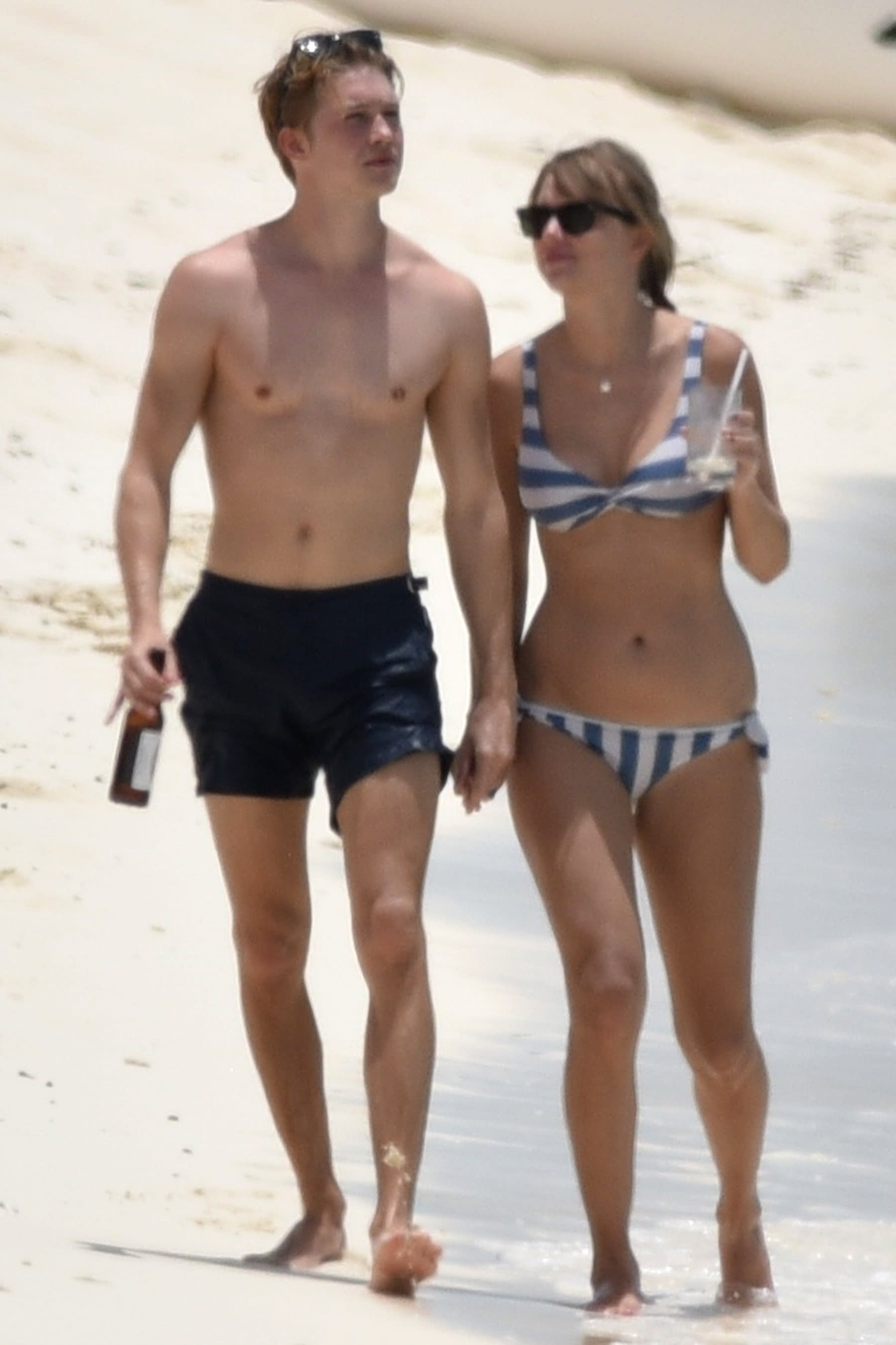 King Of Her Heart Taylor Swift And Joe Alwyn Stroll Hand In Hand On Romantic Caribbean Getaway 