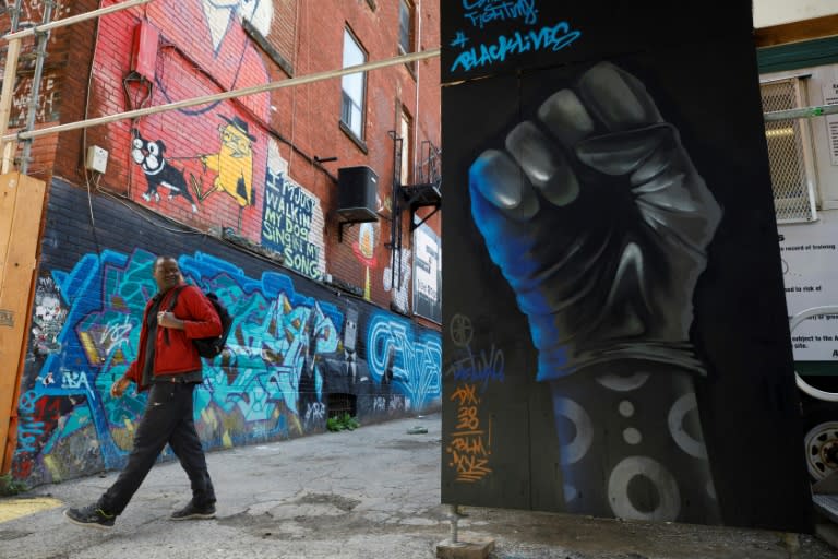 Toronto S Graffiti Alley Repainted To Honor Floyd Fight Racism