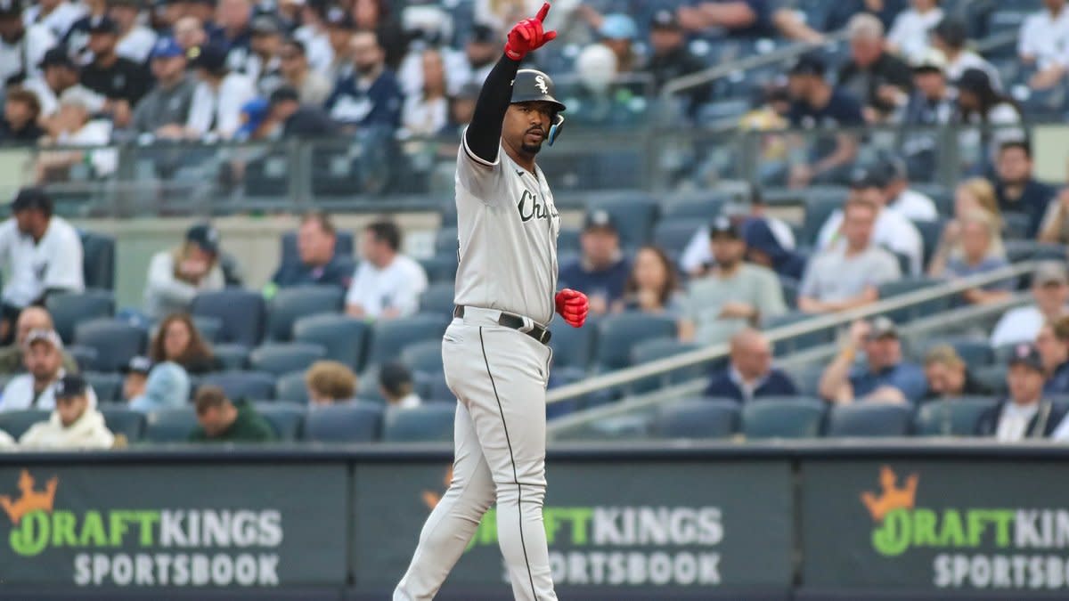 White Sox lose Clevinger and Grifol before beating Dodgers 8-4 to