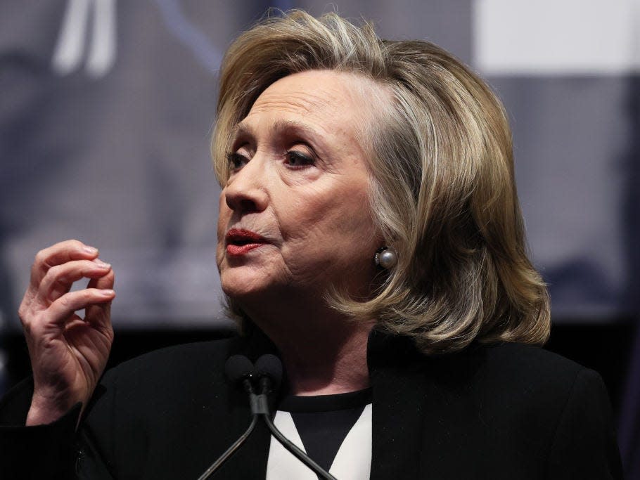 Hillary Clinton, who was investigated for using a private email server, says Tru..