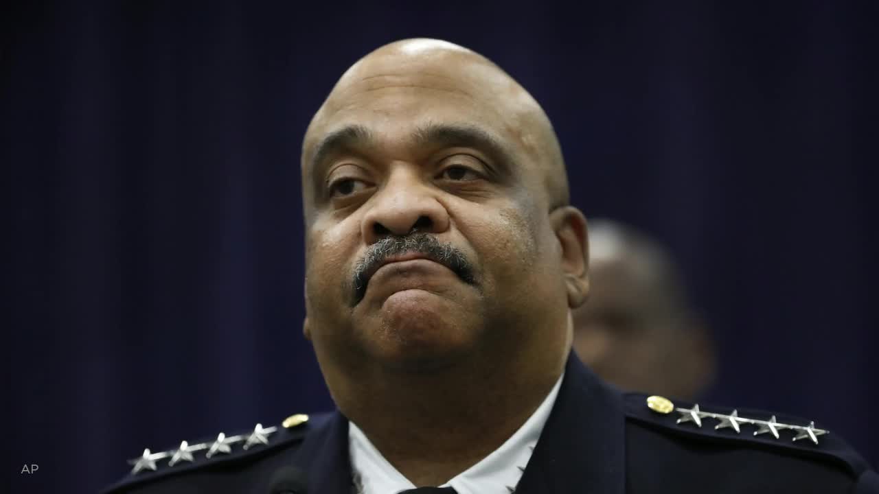 Officer Caught On Video Kissing Chicago Chief Transferred To Another