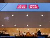 Uniqlo owner seen posting 11% profit bump on Q2 overseas sales