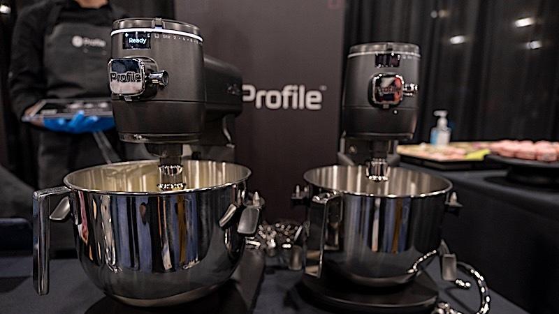 GE's new smart mixer with a built-in scale,