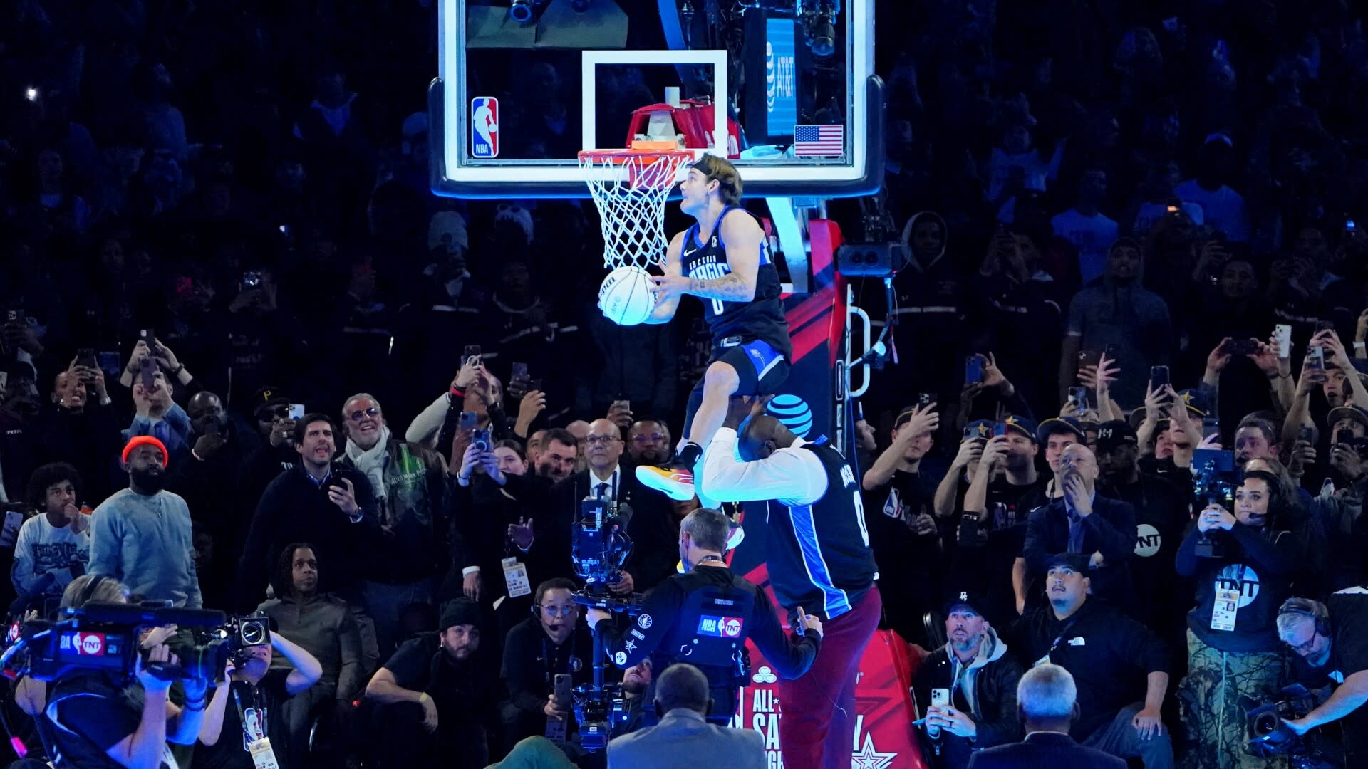 Watch Mac McClung jump over Shaq, into record books as repeat Dunk Contest champ