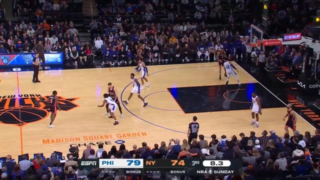 Immanuel Quickley with a last basket of the period vs the Philadelphia 76ers