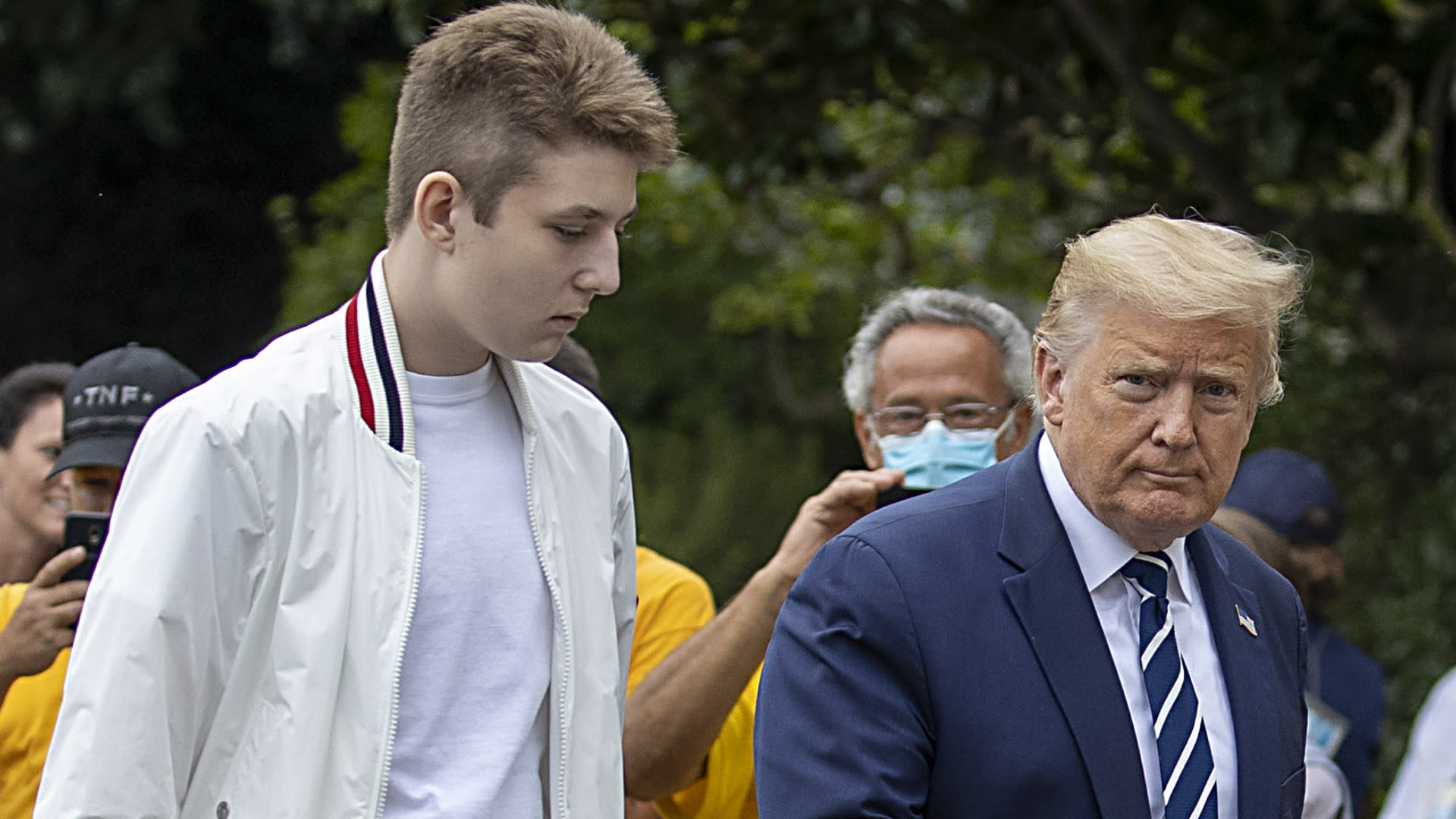 Barron Trump Looks Grown Up Towering Over Dad President Trump In Rare