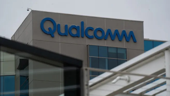 Qualcomm gives solid outlook in sign of smartphone recovery