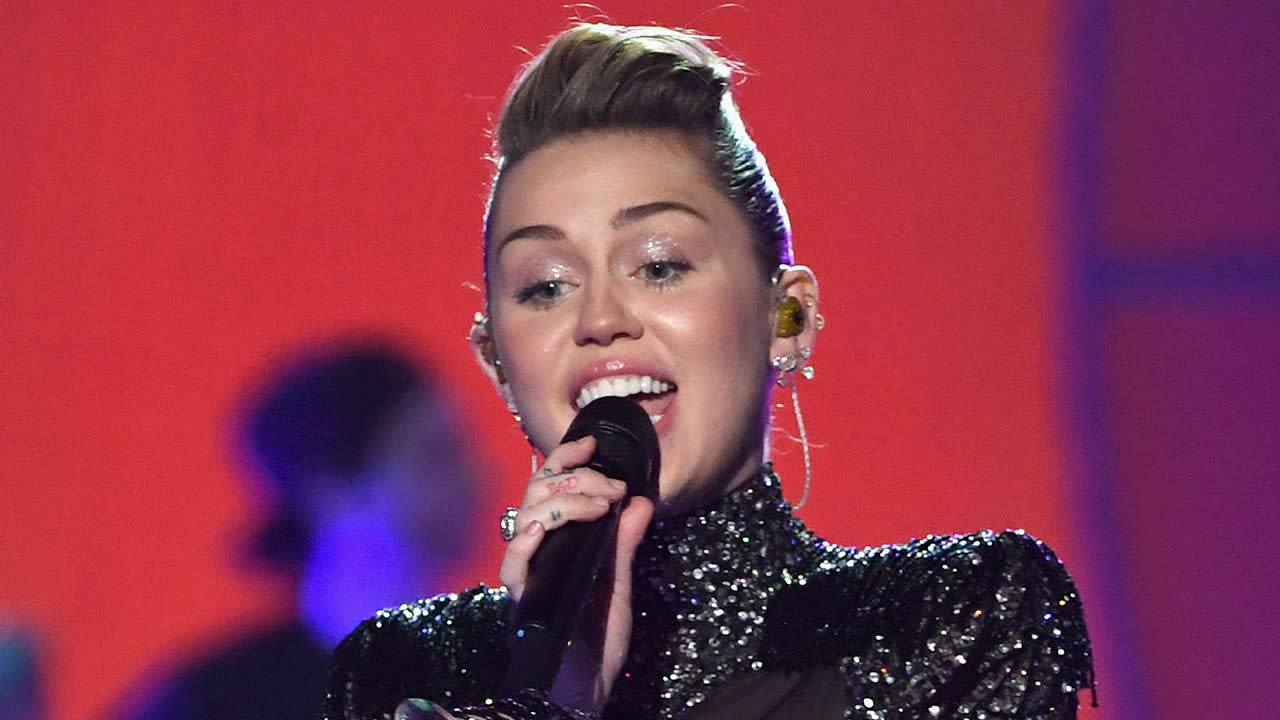 Miley Cyrus Sings "The Climb" For The First Time In 6 Years [Video]