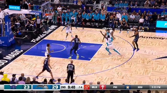 Jalen McDaniels with a dunk vs the Orlando Magic