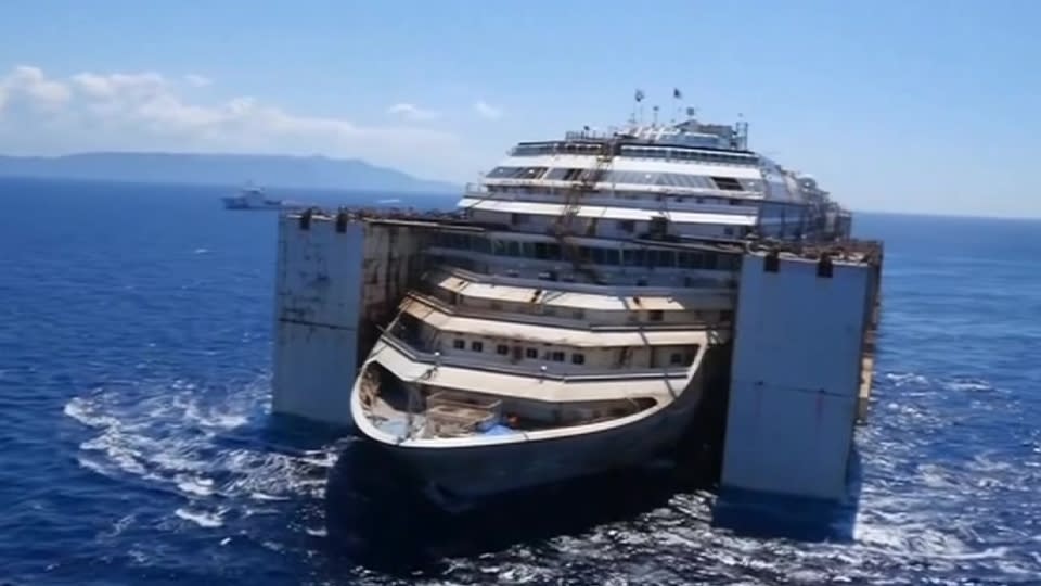 cruise liner wreck in italy