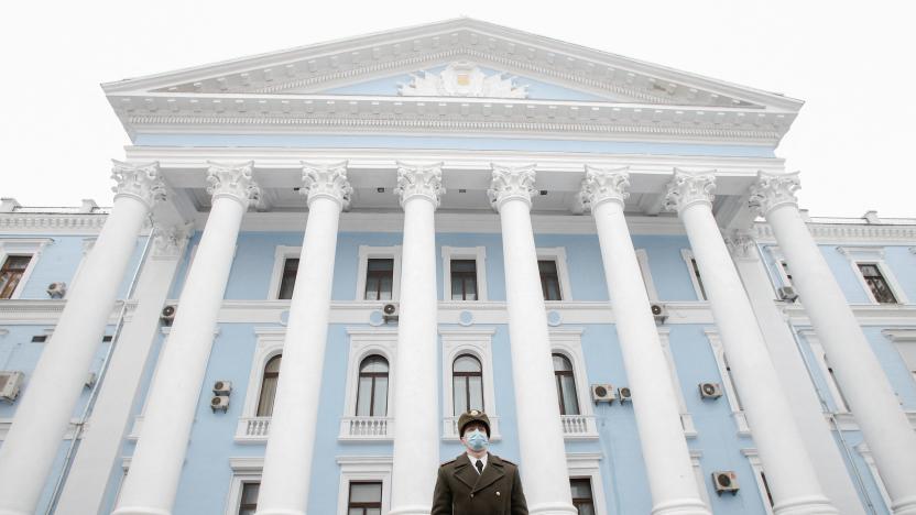 A soldier of the Honour Guard stands in front of the Defence Ministry and General Staff headquarters during a ceremony in tribute to fallen defenders of Ukraine in Kyiv, Ukraine January 28, 2022.  REUTERS/Valentyn Ogirenko