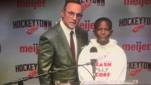 Detroit Red Wings GM Steve Yzerman and Harold Washington, Jr., announce pick