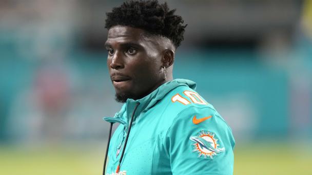 Dolphins WR Tyreek Hill detained before Week 1 game, plans to play