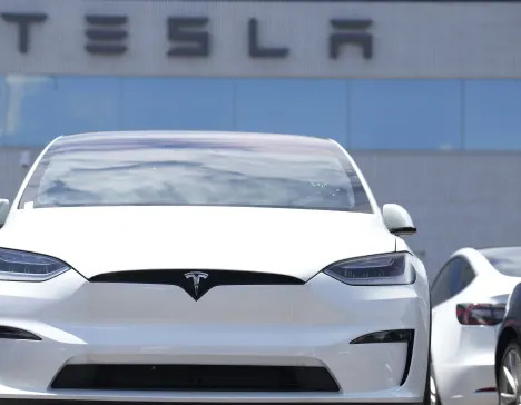 Tesla robotaxi pivot 'extremely risky' for investors: Analyst