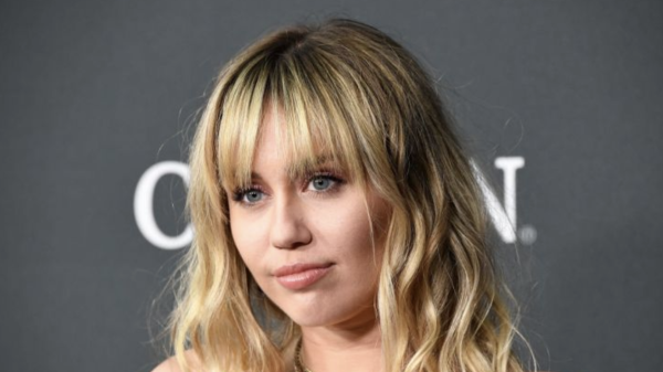 Miley Cyrus S Amp M Porn - Miley Cyrus goes after critic who didn't like her new album ...