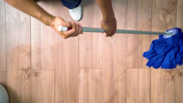How to Clean Vinyl Plank Flooring?