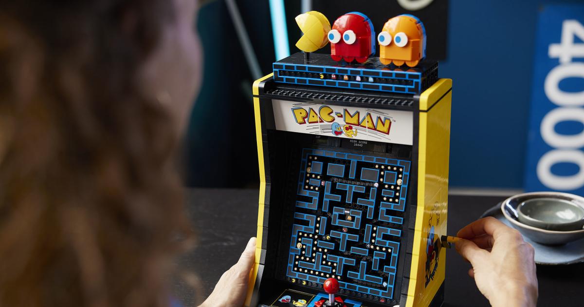 تتميز لعبة Pac-Man arcade الجديدة المكونة من 2650 قطعة من LEGO بعمود كرنك ميكانيكي