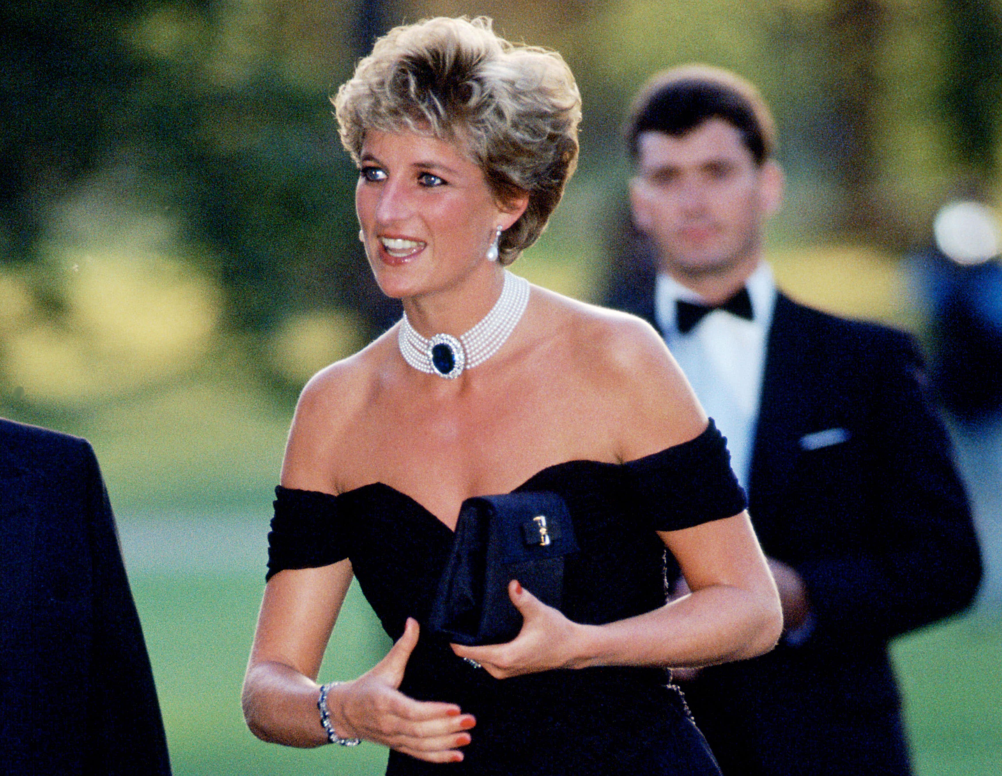 Há 25 Anos Princesa Diana Usou O Icônico Vestido Da Vingança 8169