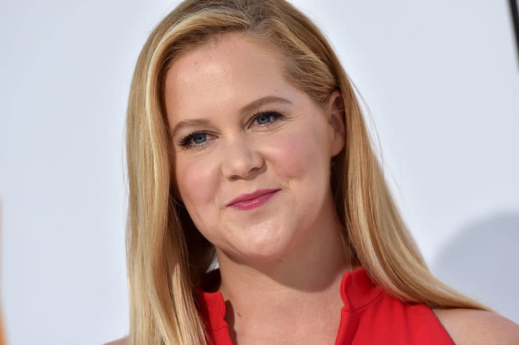 Amy Schumer Went Back To Work Just Two Weeks After Giving Birth And Shes Already Being Mommy 