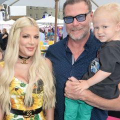 Tori Spelling Poses With Husband Dean McDermott and Their Kids at the 2019 Teen Choice Awards
